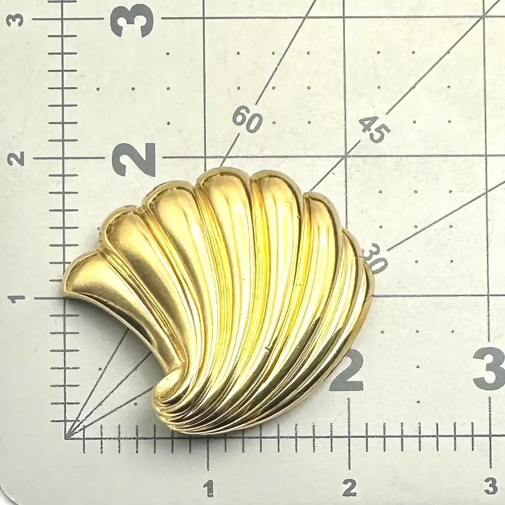 Ciner signed vintage gold tone scalloped abstract shell fan 3D brooch